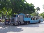 Kubánský autobus "Camellos"