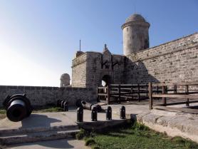 Kubánské město Cienfuegos s pevností Nuestra Senora de los Angeles de Jagua