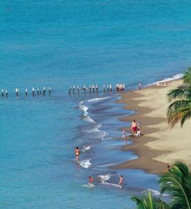 Kubánský hotel Brisas Sierra Mar a blízká pláž