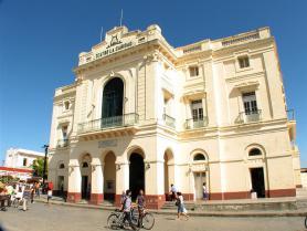 Kubánské město Santa Clara s divadlem