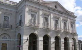 Kubánské město Matanzas s divadlem "Teatro Sauto"