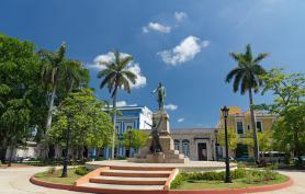Kubánské město Matanzas s náměstím Parque Libertad
